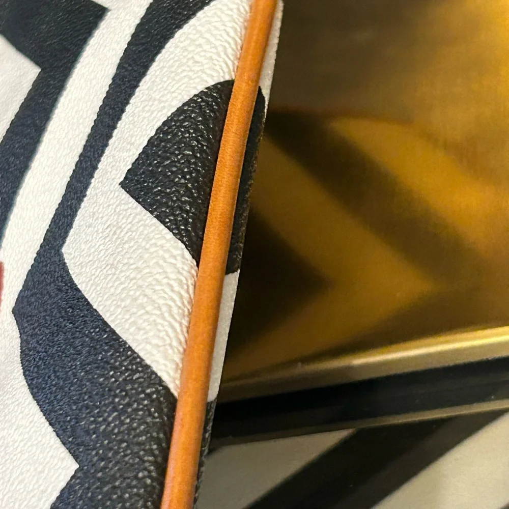 Dooney & Bourke Chevron Large Slim Chevron Wristlet Approx. 8x5 - Picture 10 of 14